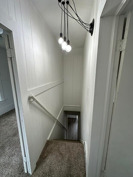 Building Photo - 725 Hopkins St