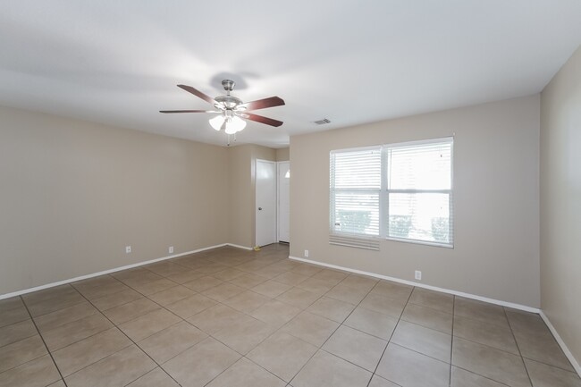 Building Photo - 3235 Dartmouth Field Ln