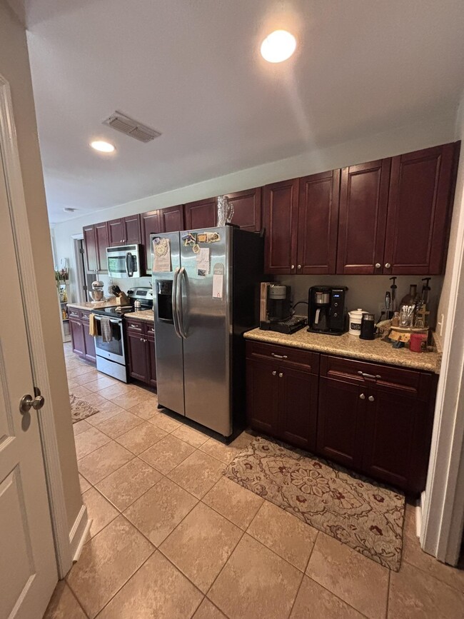 Building Photo - 1121 Archangel Way