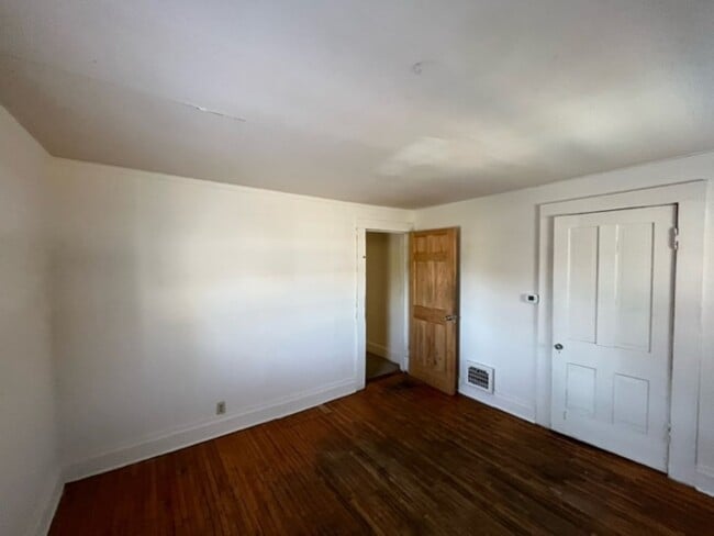 Building Photo - 271