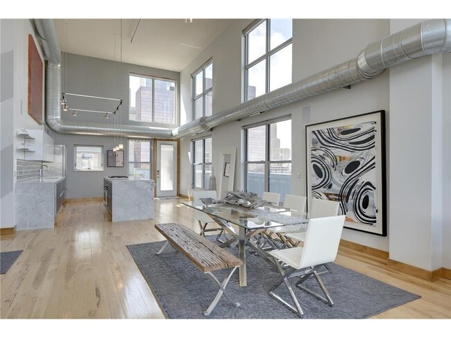 Building Photo - 521 S 7th St