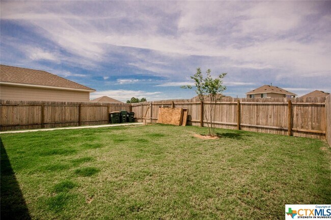 Building Photo - 242 Mossycup Dr