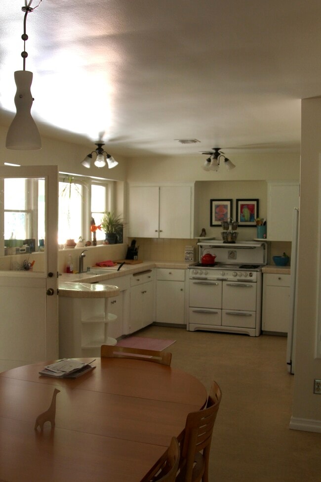 Kitchen - 1375 Hill Dr
