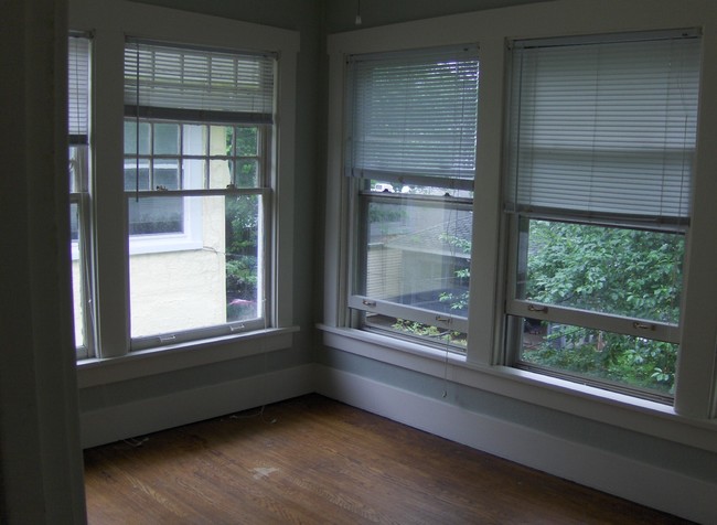 Sunroom/3rd Bedroom - 912 N Rebecca Pl