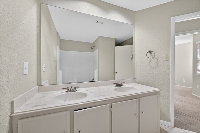 Building Photo - 12625 Memorial Dr