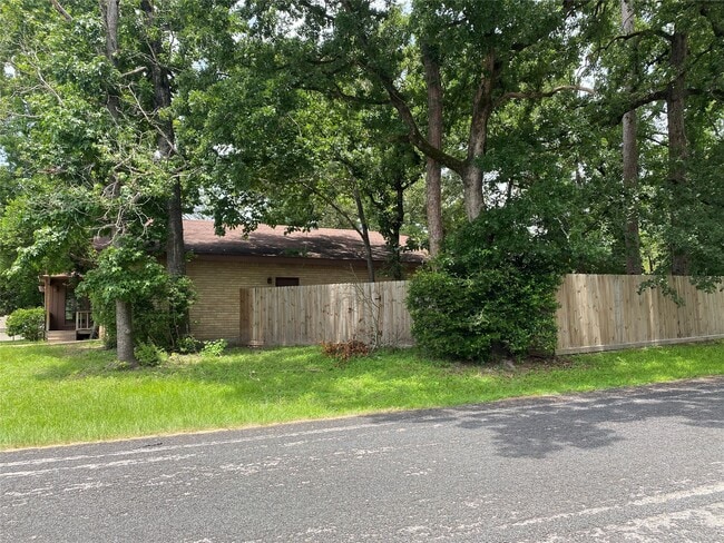 Building Photo - 24600 Darkwood Ct