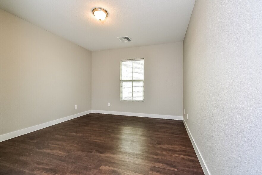 Building Photo - 3609 N Porch Swings Way