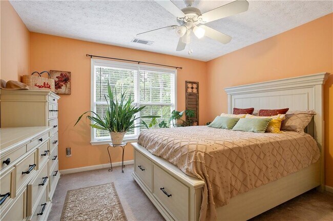 Building Photo - 130 S Links Dr