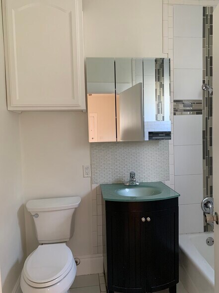 Bathroom - 704 N Clementine St