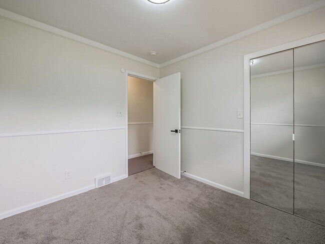 Building Photo - AVAILABLE NOW! Beautiful 3-Bedroom Waterfr...