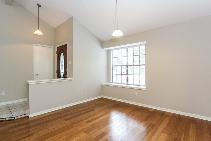 Building Photo - 5207 Village Springs Dr