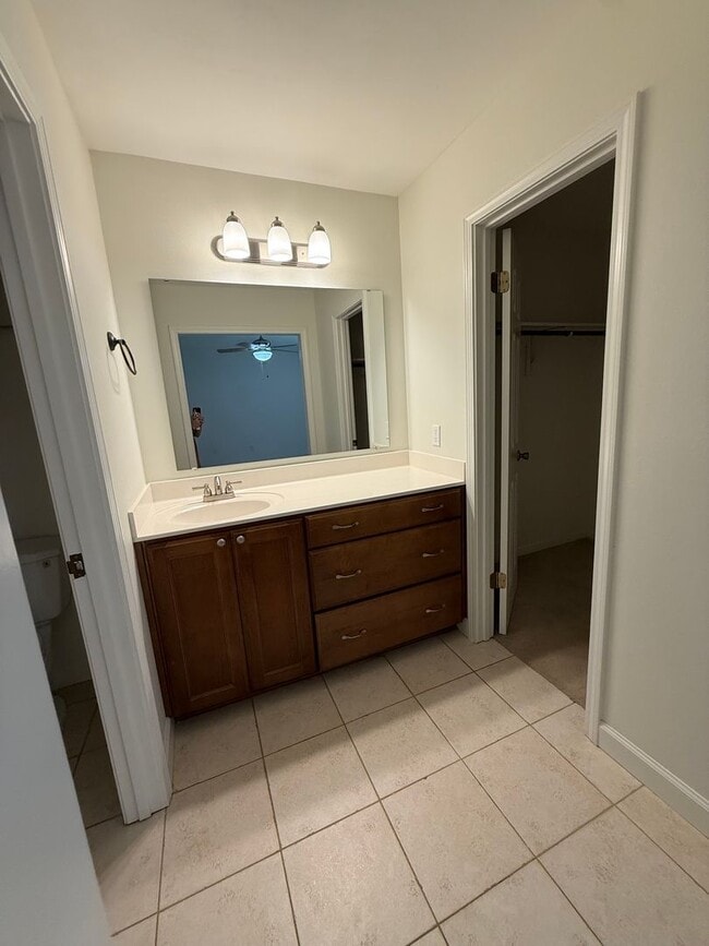 Building Photo - New Listing!