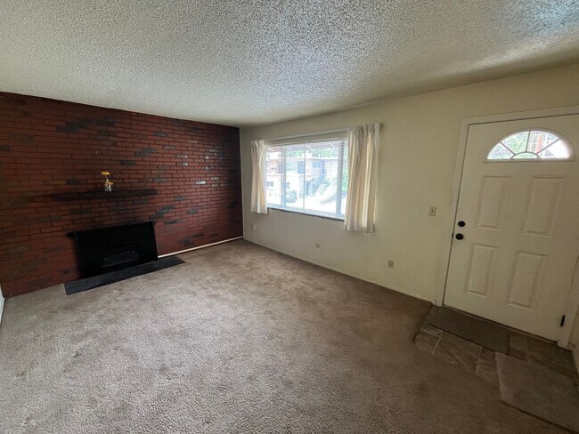 Building Photo - 1 Bed/1 Bath with River Views! Riviera Rid...