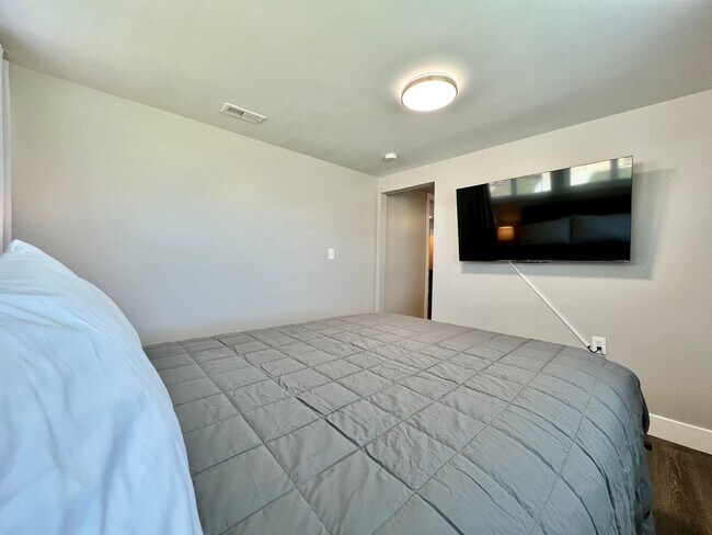 Building Photo - Quaint 4 Bedroom furnished Ranch Home in Mason Ohio