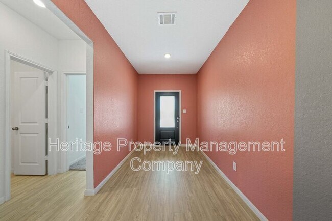 Building Photo - 2700 Coral Vly