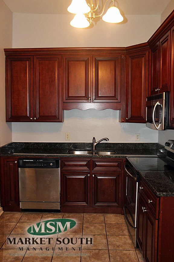 Building Photo - 402 E 32nd St