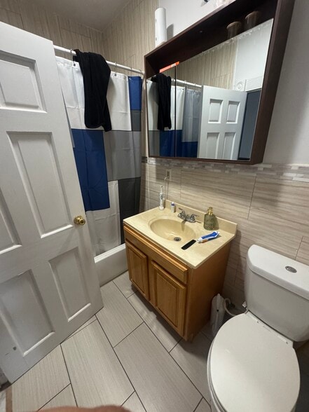 Building Photo - 263 Covert St