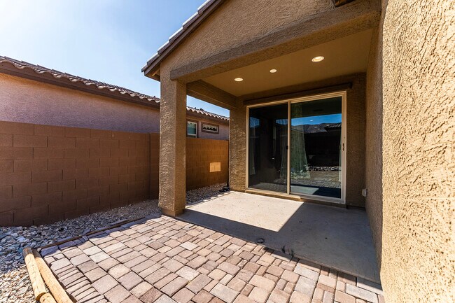 Building Photo - 1645 W la Mirada Dr