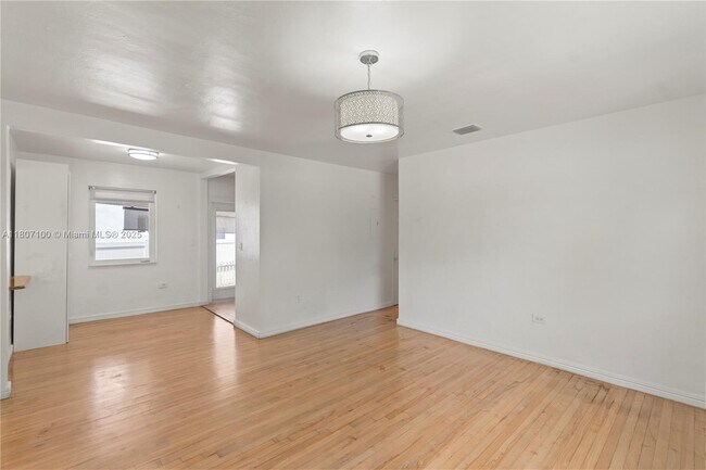 Building Photo - 205 NW 128th St