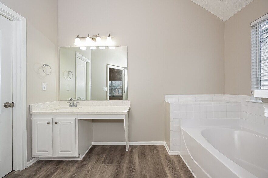 Building Photo - 2365 Brookgate Way