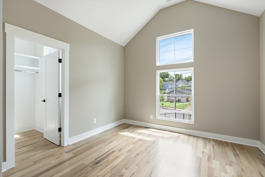 Building Photo - 2826 Clifton Ave