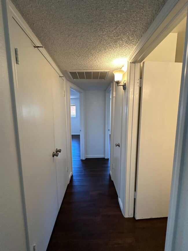 Building Photo - 1409 W Fairmont Ave