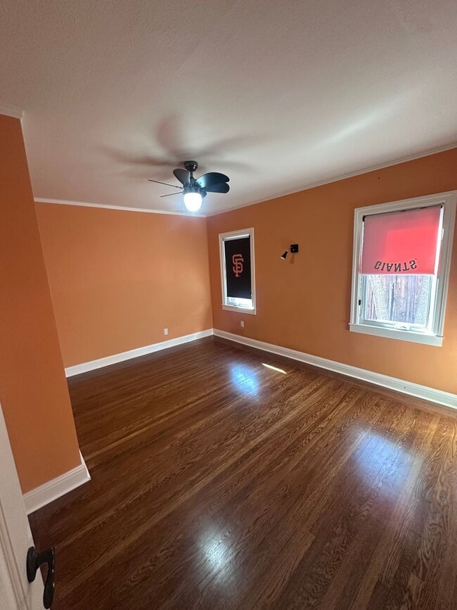 Building Photo - 115 Aster Rd