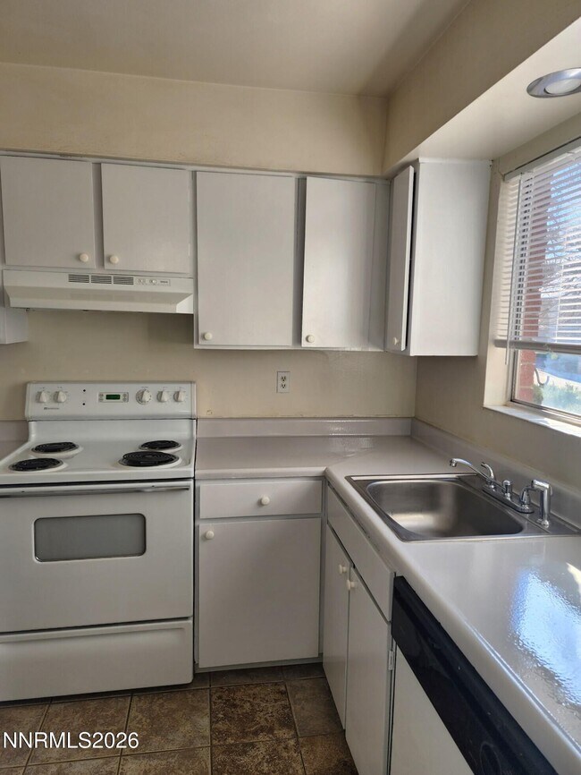 Building Photo - 3293 Gypsum Rd