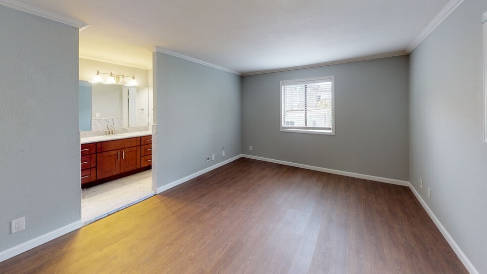 Building Photo - 669 35th St