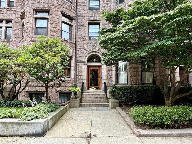 Building Photo - 186 Commonwealth Ave