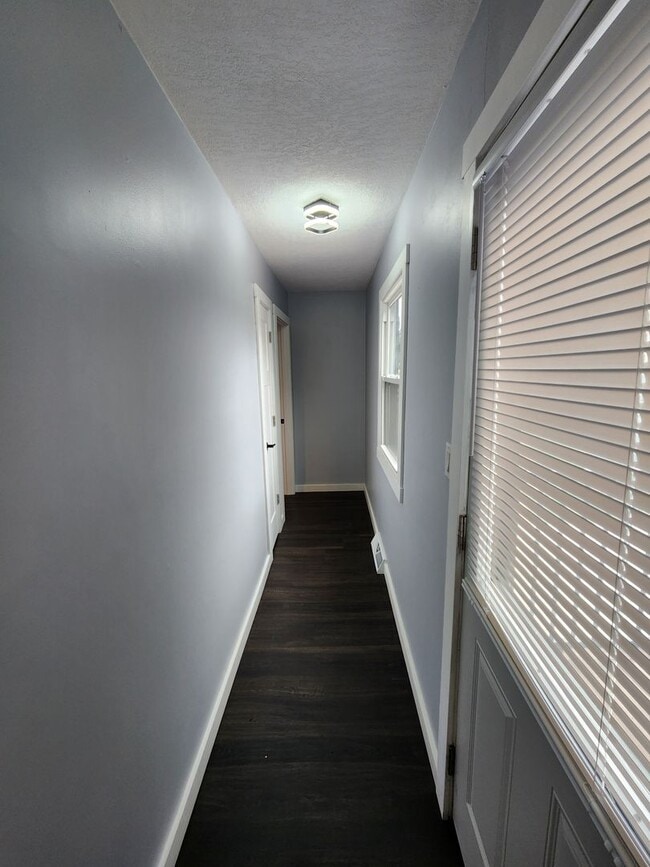 Building Photo - Beautiful 3-bedroom, 2-bathroom home in Be...