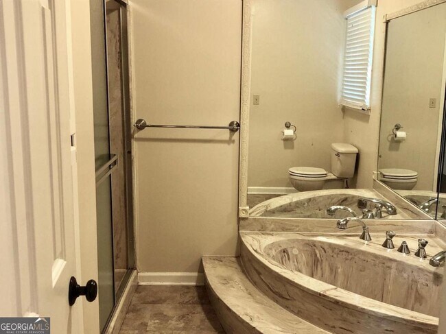 Building Photo - 2408 Crooked Tree Ct NE