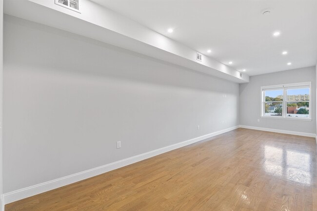 Building Photo - 311-315-315 West Side Ave