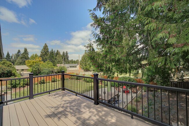 Building Photo - 5bd/2.5ba Edmonds Home