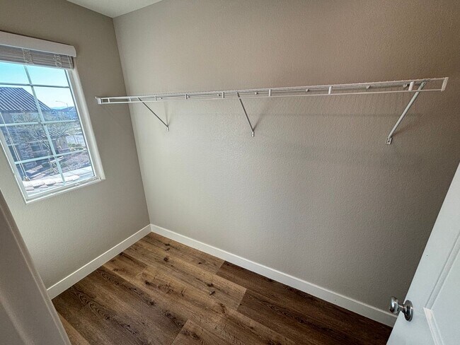 Building Photo - Stunning 3Bed/2Bath/2Car Townhome located in the N. Las Vegas/Tule Springs area!