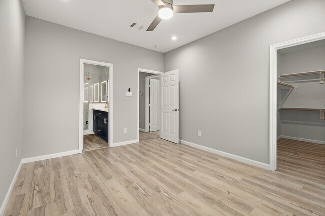 Building Photo - 5941 Southlea St