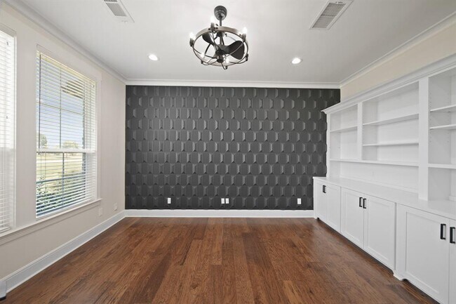 Building Photo - 8519 Lofty Pnes