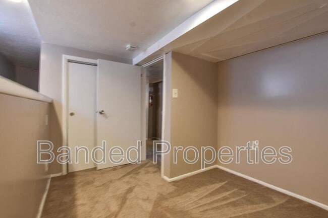 Building Photo - 665 E Garfield Ave