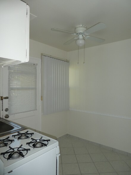 Building Photo - 6222 Hazeltine Ave