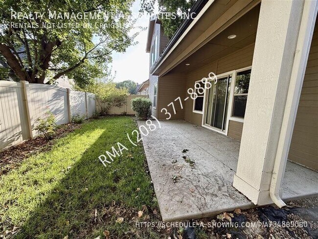 Building Photo - 2530 E Satterfield St