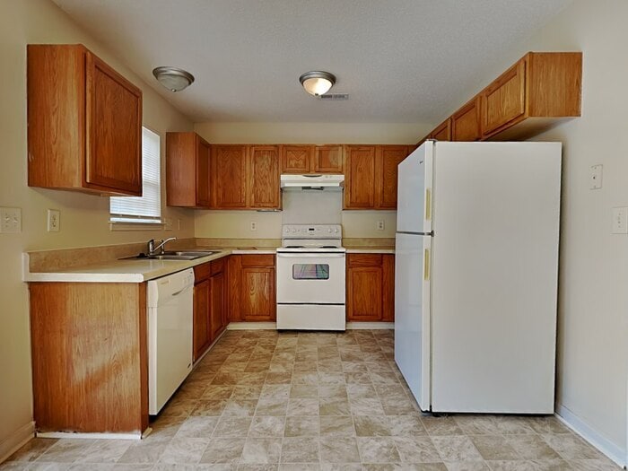 Building Photo - 2920 Westwinds Ct