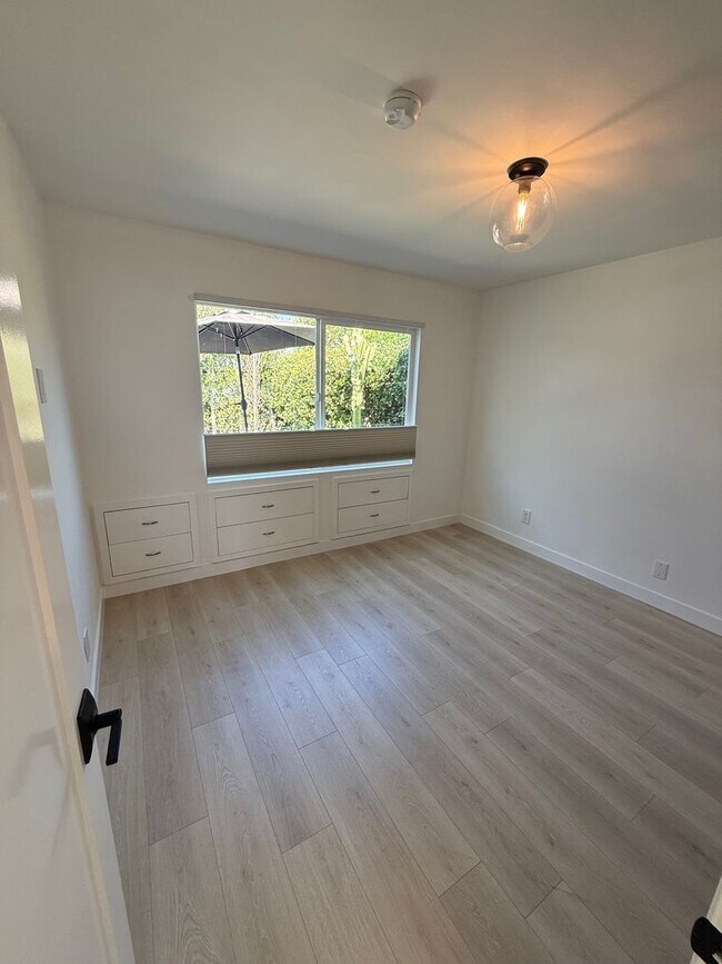 Building Photo - 2030 Ocean Park Blvd