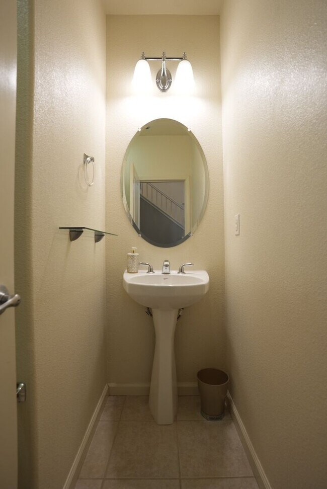 Building Photo - Four Bedroom Napa Home