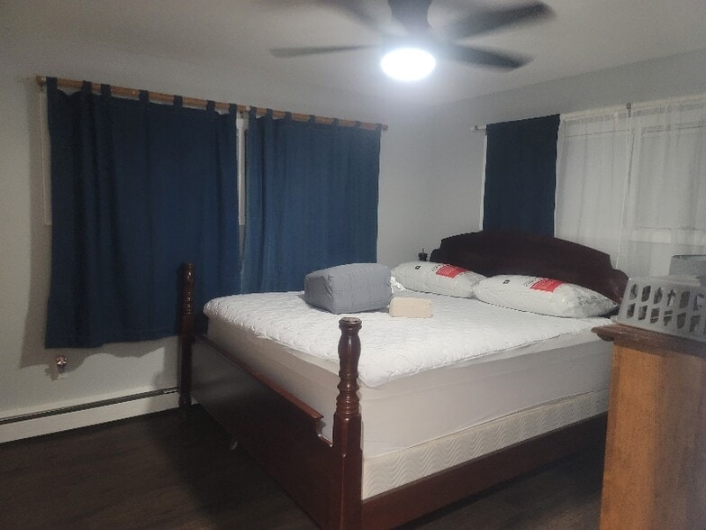 Building Photo - 113 Newton Ave N