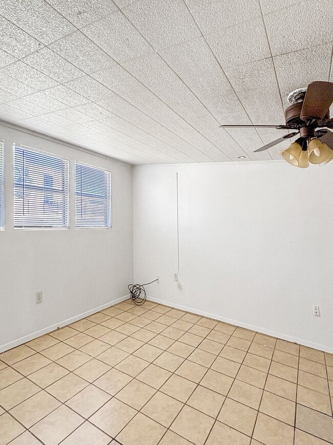 Building Photo - 1207 E Scharbauer St