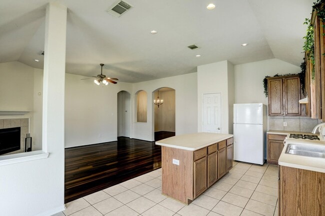 Building Photo - 7605 Waterlilly Ln