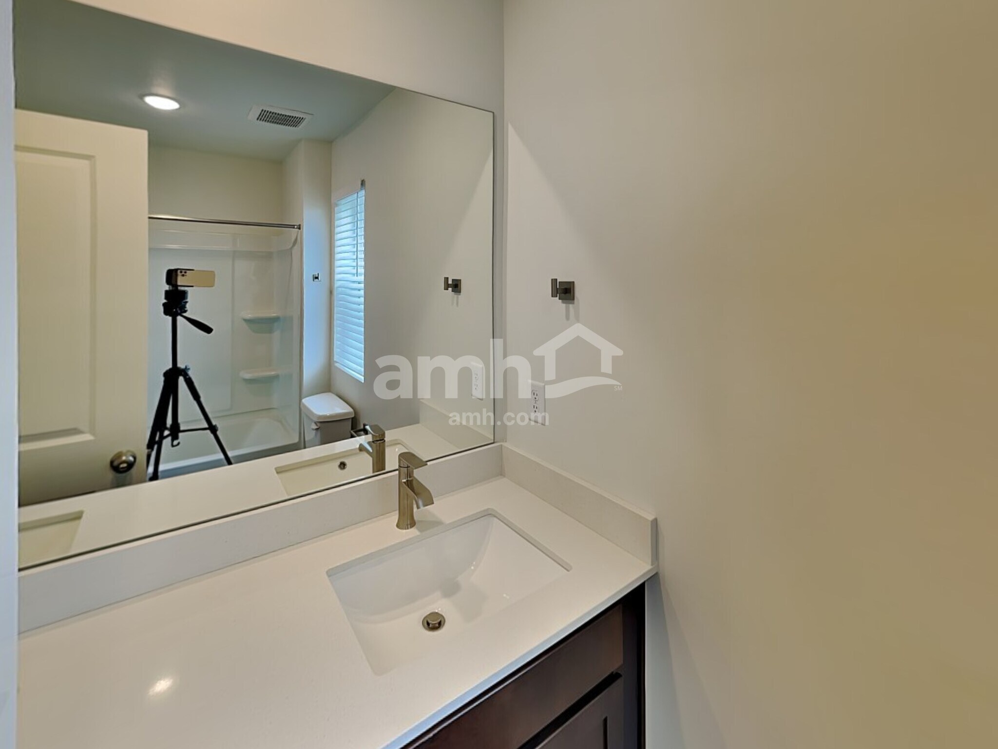 Building Photo - 11032 S Blue Bayou Dr