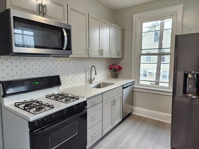 Primary Photo - 143 W 33rd St