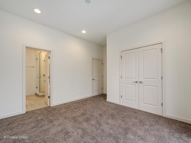 Building Photo - 4111 N Narragansett Ave