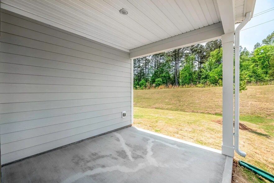 Back Covered Porch/Yard - 912 Rachel Anne Dr